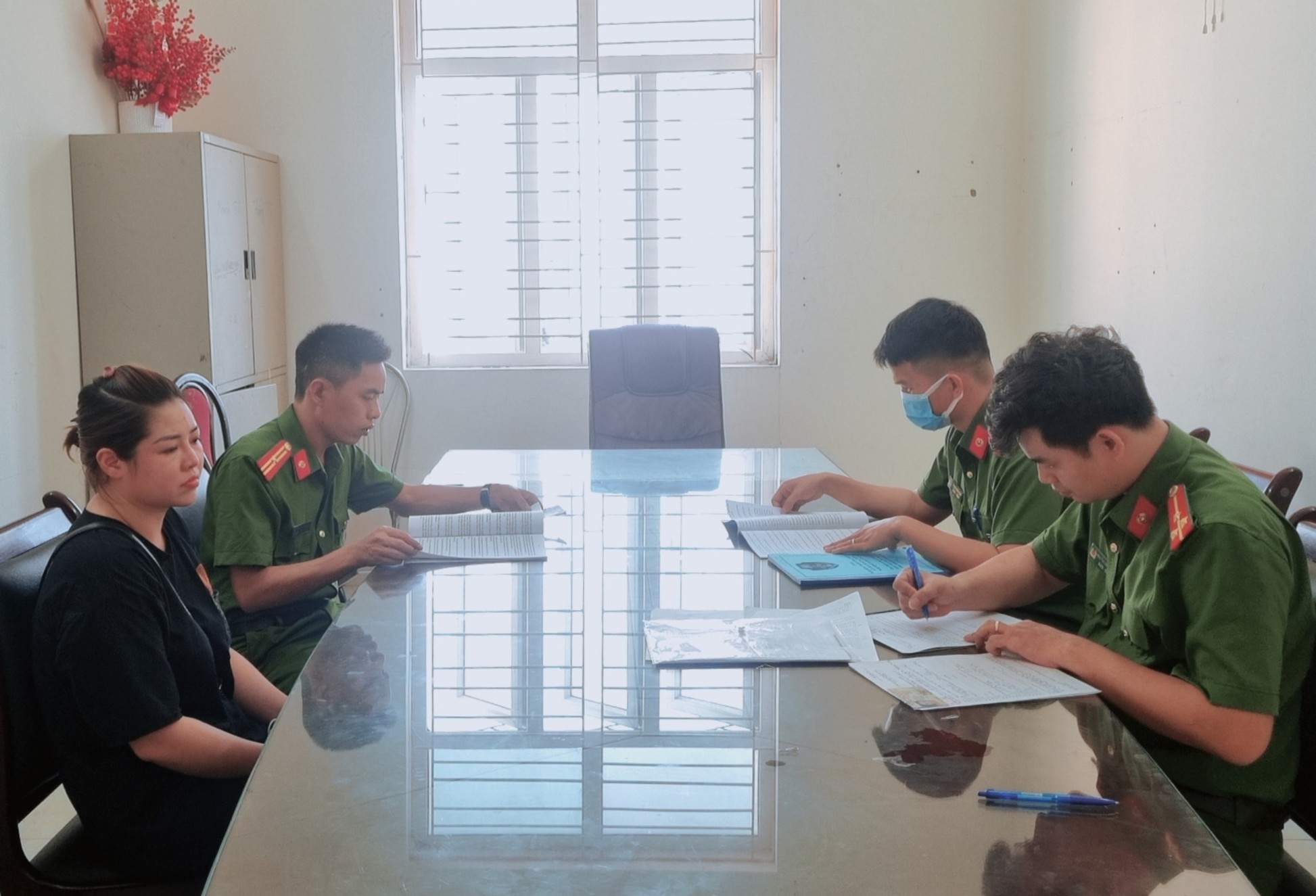 Bắt quả tang đối tượng bán lô, đề trái phép tại phường Đằng Hải (Hải An)